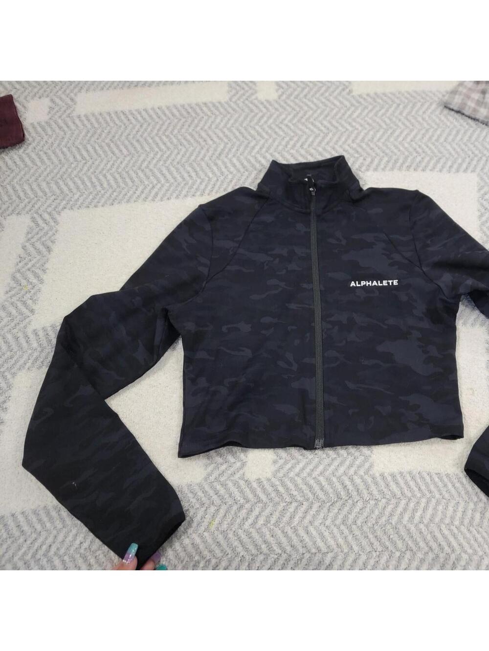 Alphalete black camo zip up jacket #activewear #athleisure